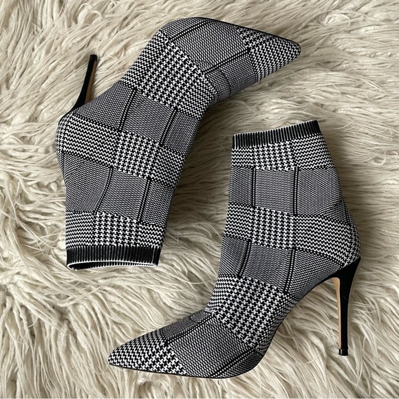 Something Navy Nix Plaid Houndstooth Black White Ankle Sock Booties EUC Size 9 - Picture 4 of 11